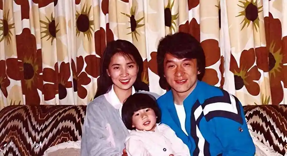 父亲拒认,母亲不爱,现实版"被嫌弃的一生"_吴绮莉_林凤娇_小龙女