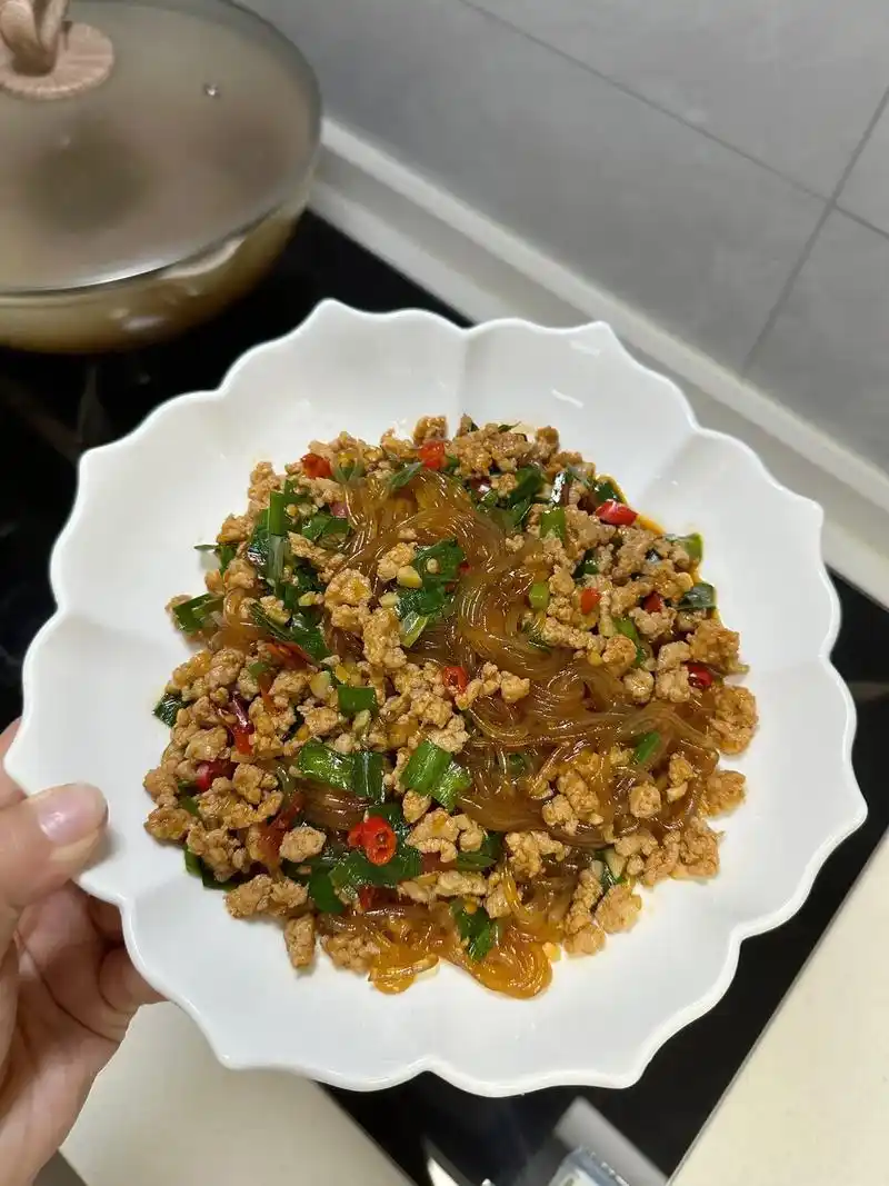 肉沫粉丝煲| 下饭神器,快来学叭7315具体做法如下7315 115