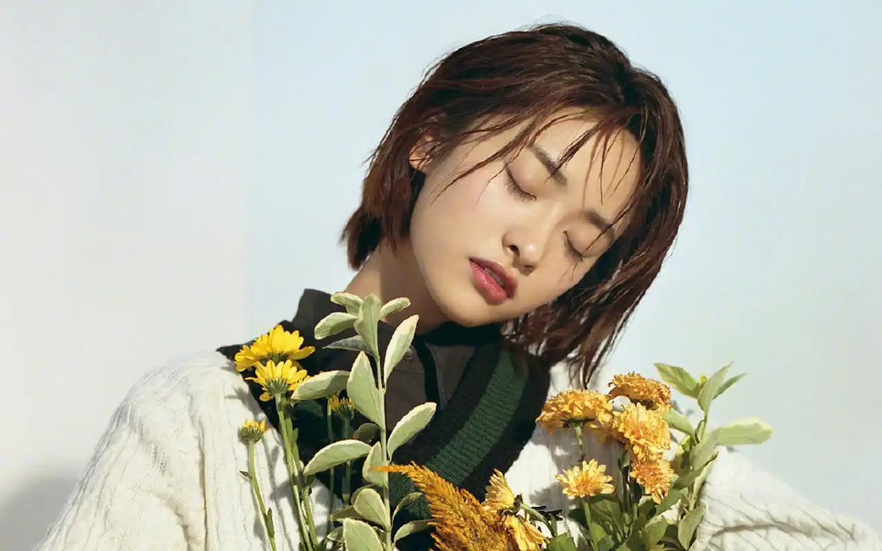 沈月时尚百变写真桌面壁纸