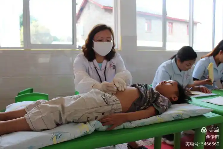 鸡街镇中心小学校幼儿园小朋友健康体检,快乐成长