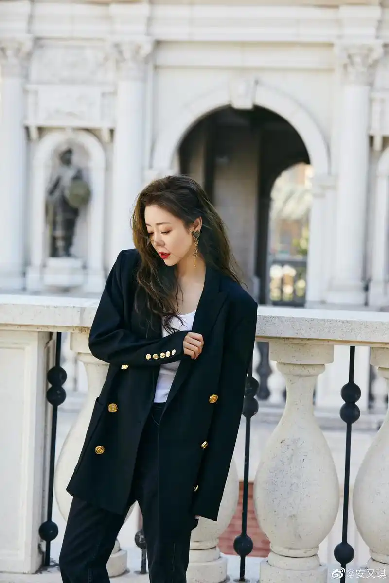 安又琪遇15岁小歌迷,谦虚介绍"我叫安又琪","姐姐需要肯定"