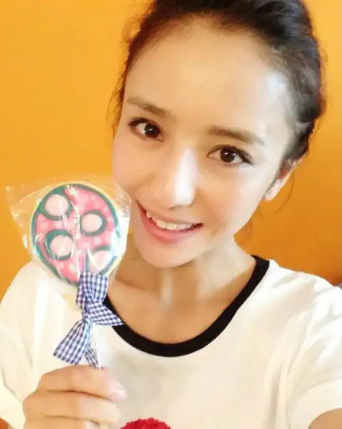 原创长虎牙的人,天然萌!