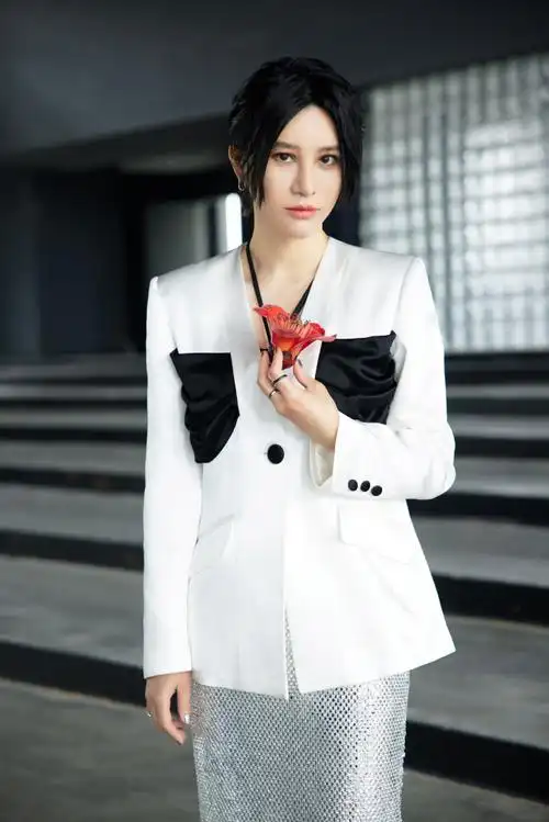 电子唱作人尚雯婕