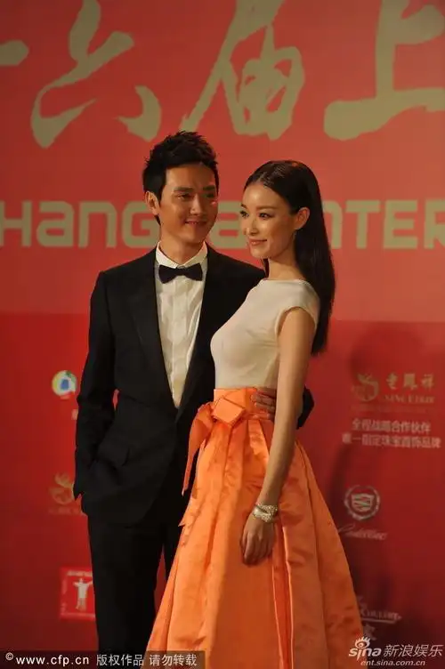 组图:冯绍峰倪妮情侣档现身 羞涩接吻_高清图集_新浪网