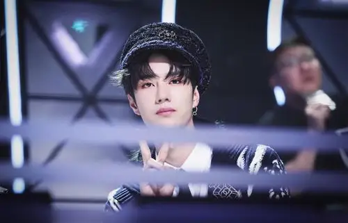 个性王一博壁纸_帅气酷盖王一博