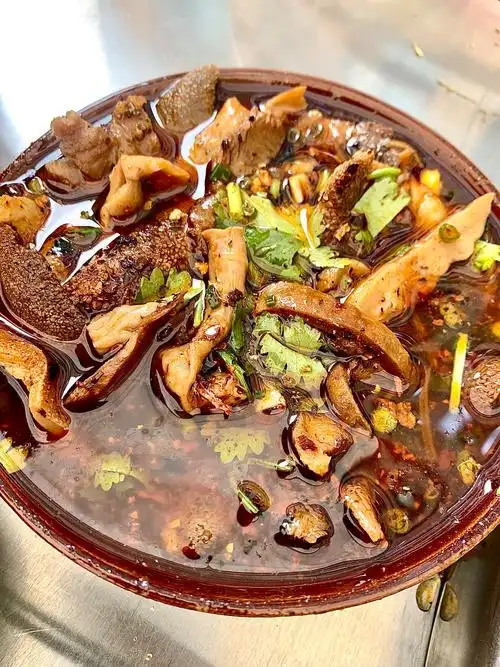 不知道吃什么的话,可以去财羊羊武隆特色红汤羊肉(碧桂园嘉誉店)!