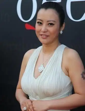 娱乐圈的女艺人都有过年轻漂亮的时候,到最后拼的不是谁更漂亮,而是谁