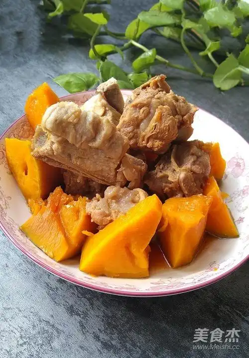 南瓜焖排骨的做法_南瓜焖排骨怎么做_美食杰