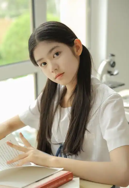 又发现了一位宝藏女孩,14岁的她堪比明星,她就是赵蕴卓