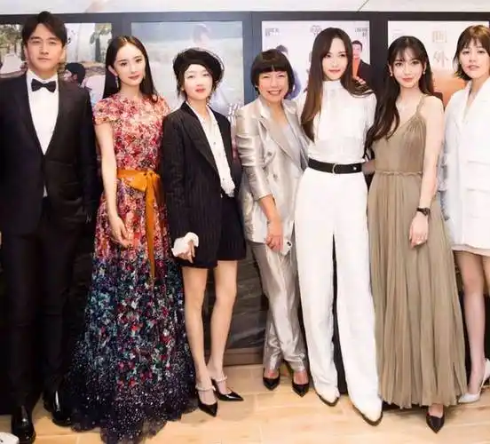 杨幂,唐嫣,杨颖三大八五小花世纪同框!不同风格你pick谁?