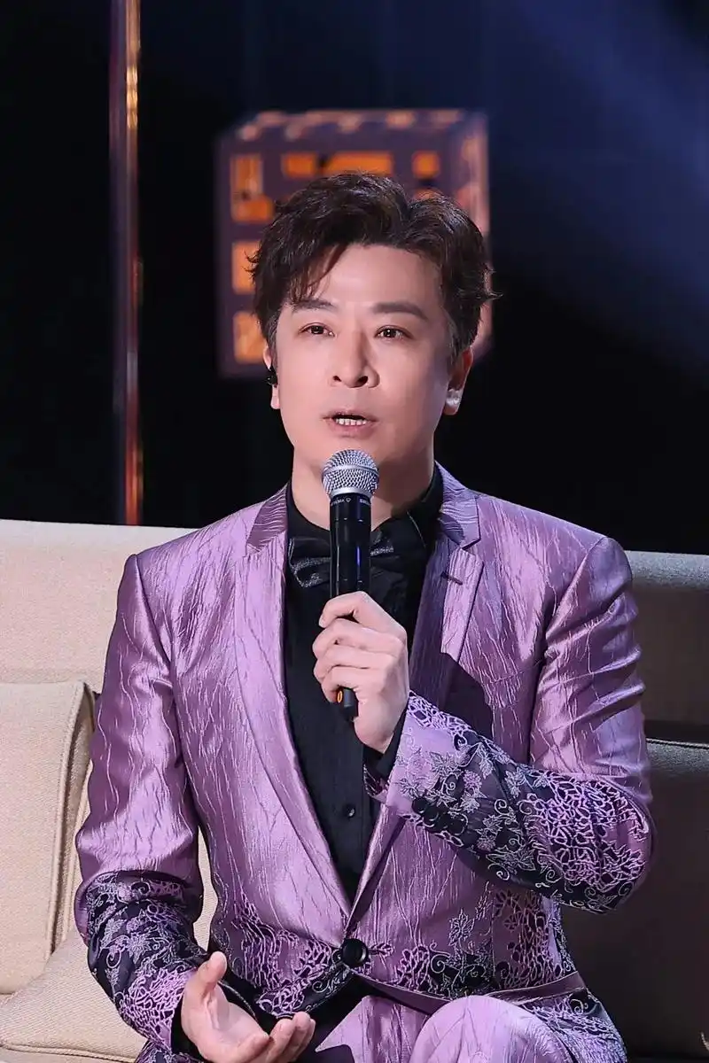 访谈帅照一组～#演员 #于毅 #这样的男神你们喜欢吗 #西装 - 抖音