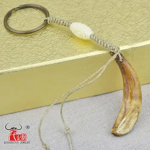 6cm左右吊坠材质:真野猪牙(图片看不出实际大小 拍之前请拿尺子照着