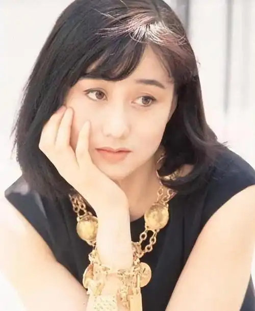 岁月不饶人58岁利智近照网友惊呼这才是真正的冻龄女神