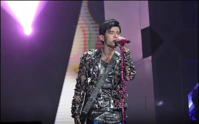 新闻240807周杰伦魔天伦演唱会时期的颜值盛宴粉丝热议不断