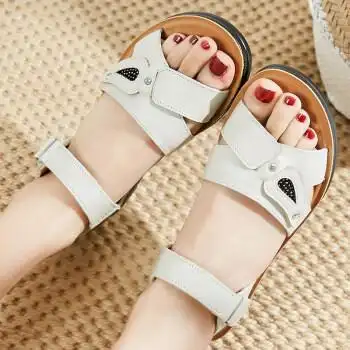 妈妈凉鞋女新款夏平底软底老人防滑中年舒适中老年人奶奶米白色收藏加