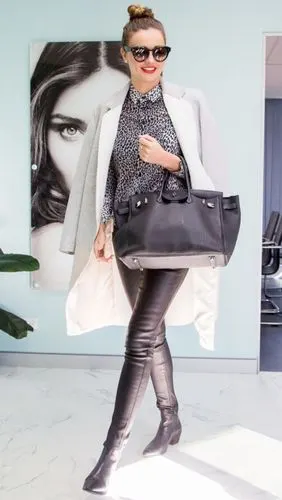 米兰达 可儿 秋冬怎样穿 欧美型人街拍