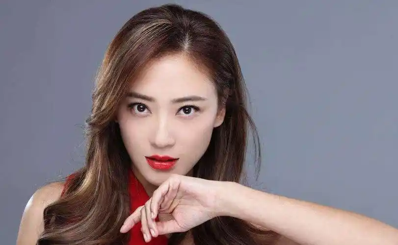 原创19年前应采儿半夜被抓向太不惜一切保她出来为何转身嫁陈小春