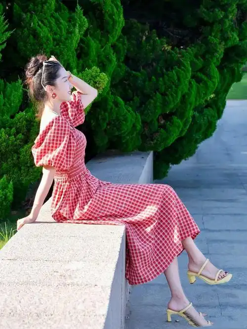 穿裙子拍照,各种好看的简约姿势,提高出片率的同时也能拍美照