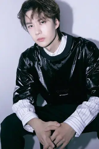 王一博酷帅撩人写真图片