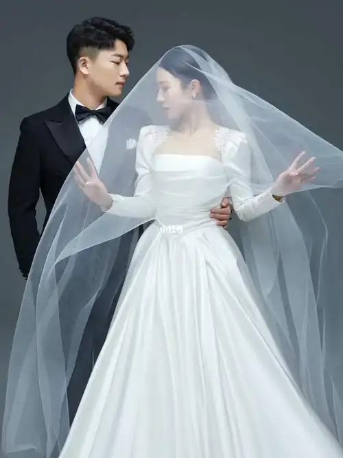 简约大气的婚纱照耐看又温柔富有仪式感