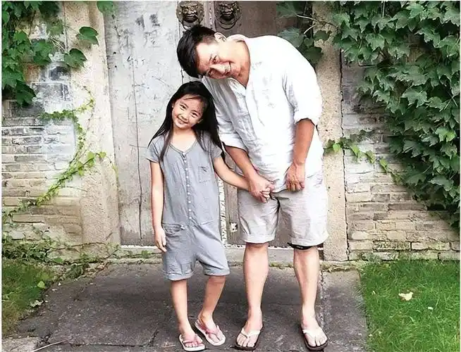 黄磊机场耍大牌被骂上热搜网友对他们好感全无私下里很拽