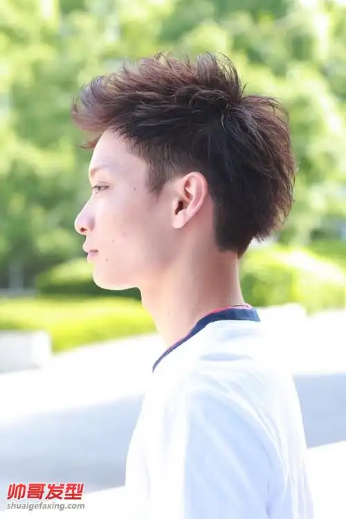 男生日式飞机头图片 蓬松立体的男生飞机头(4)-飞机头发型-帅哥发型网