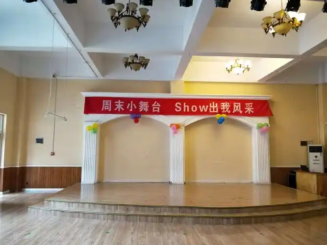 支持孩子自然成长——周末小舞台