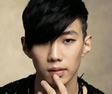 高个子男生适合剪斜庞克发型吗