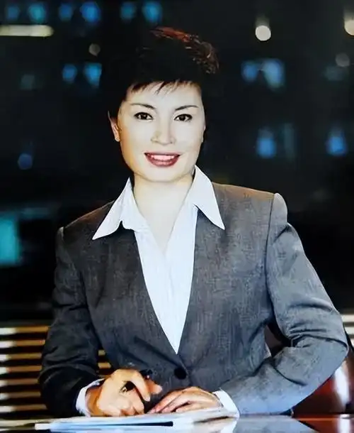 《新闻联播》主持人李瑞英:工作28年0失误,"孩子坠楼"不管?