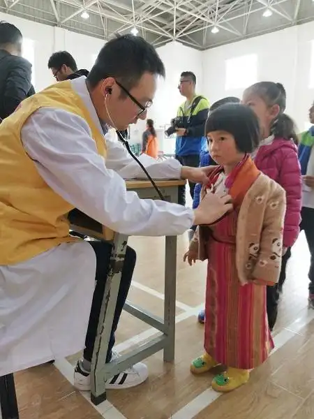 正文  三天的志愿服务为6所当地学校,5858名孩子提供了医护检查;儿科