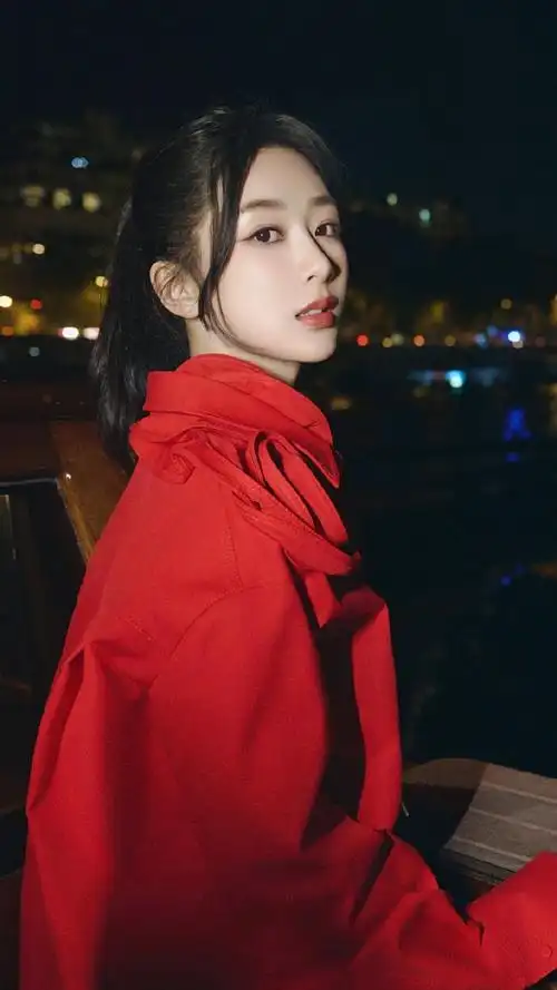 暗夜中最火辣的95红色真好看#杨紫午夜巴黎红玫瑰