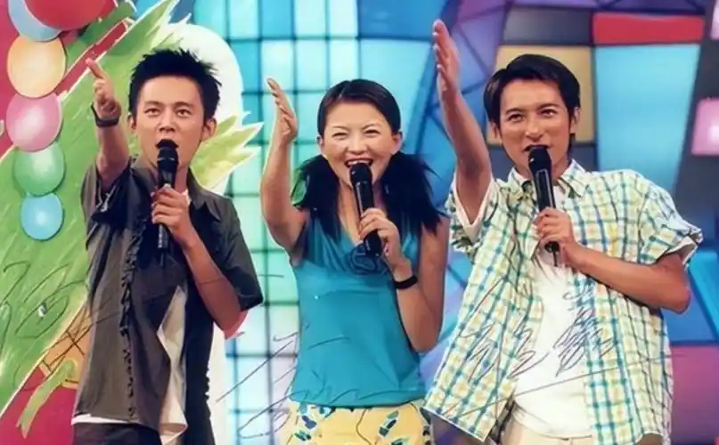 何炅对李湘和谢娜的态度为什么不一样?