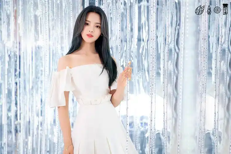 村民们都收藏了哪些杨超越1080p以上分辨率的电脑桌面或者手机壁纸?