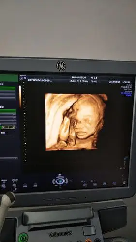 麻麻这是我第一做四维的图片,有木有被我的样子帅到.嘻嘻!