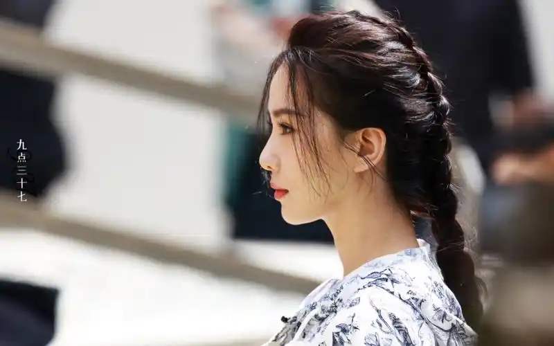 【刘诗诗】来自刘英俊的侧颜鲨!