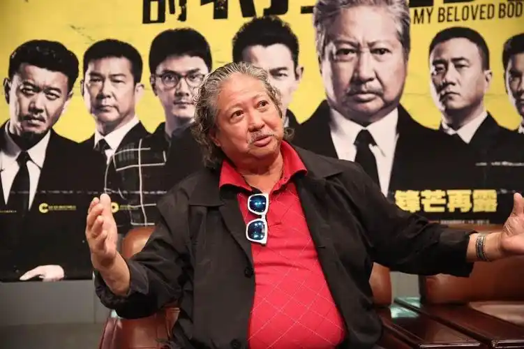 65岁洪金宝成都当"特工" 女生大喊洪爷爷萌萌哒