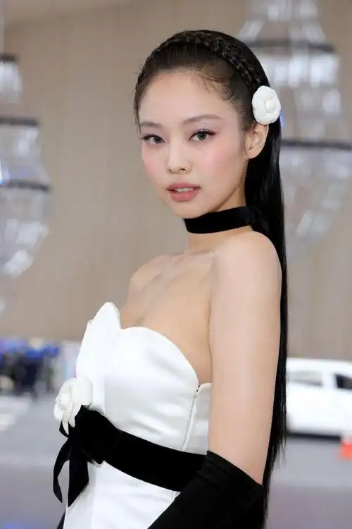 jennie个人综艺##jennie将参与电视剧theidol世界首映式