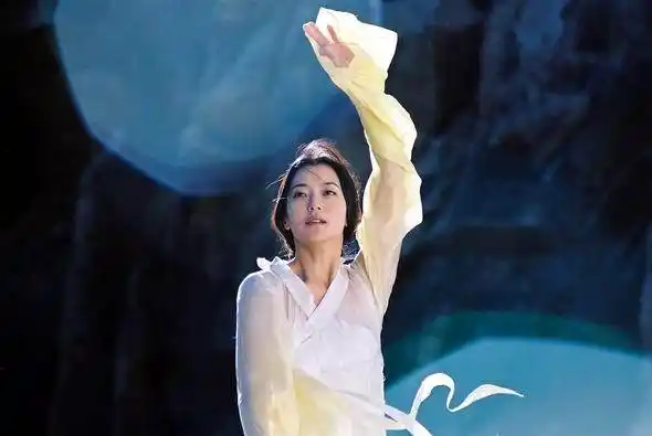 资料图片:影片《神话》剧照之金喜善--面容清丽