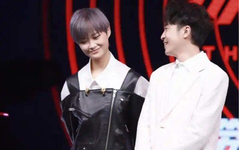 【明日青春(十五)_吴青峰x李宇春】愿你活成最美好的样子