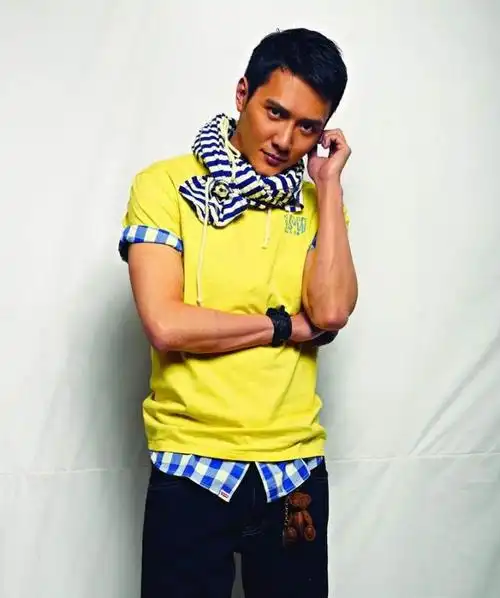 肌肉男:冯绍峰杨幂电视剧-小虾米