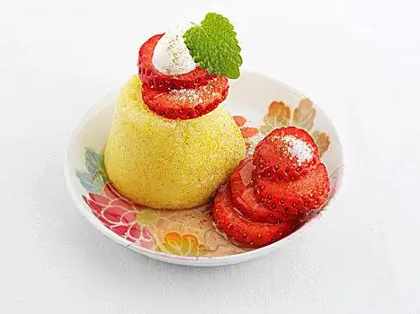 粗麦布丁,草莓,酸乳酪