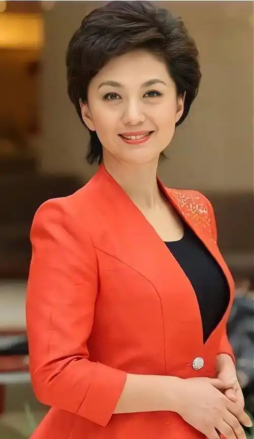 原创最美电视女主持除了倪萍董卿还有一位金字招牌那就是周涛