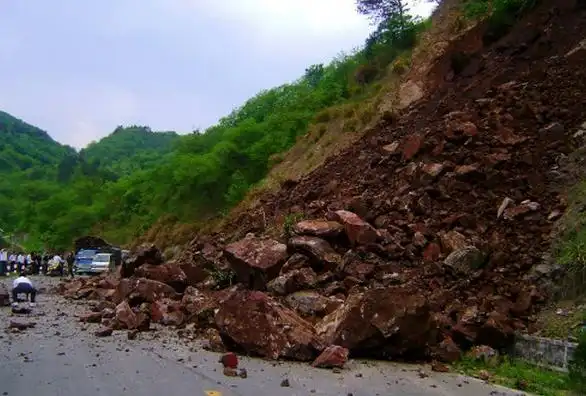 为什么会出现山体滑坡 山体滑坡的危害有哪些