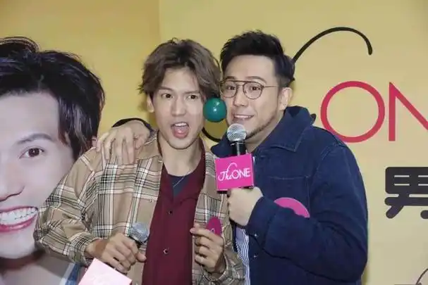 说起张志恒,就不得不说他曾经的档关智斌,和陈伟霆,都是当红大咖.