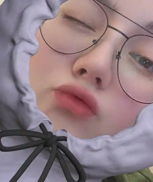 原创时隔近4个月迪丽热巴终于营业晒出自拍闭眼嘟嘴卖萌超可爱