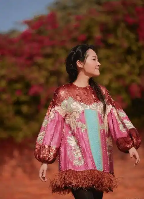 许晴51岁了还在扮嫩?