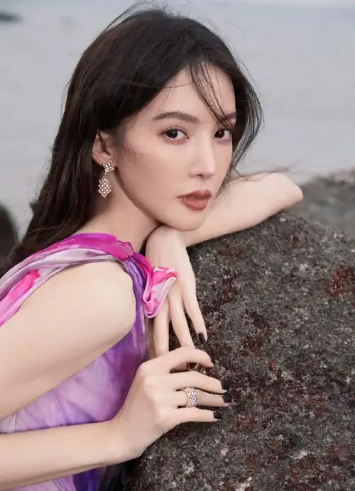 金晨自称拍照工具人##金晨说石头开花献给大家