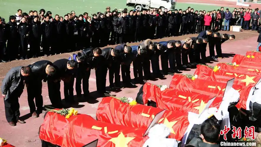 四川道孚救火烈士遗体告别仪式举行