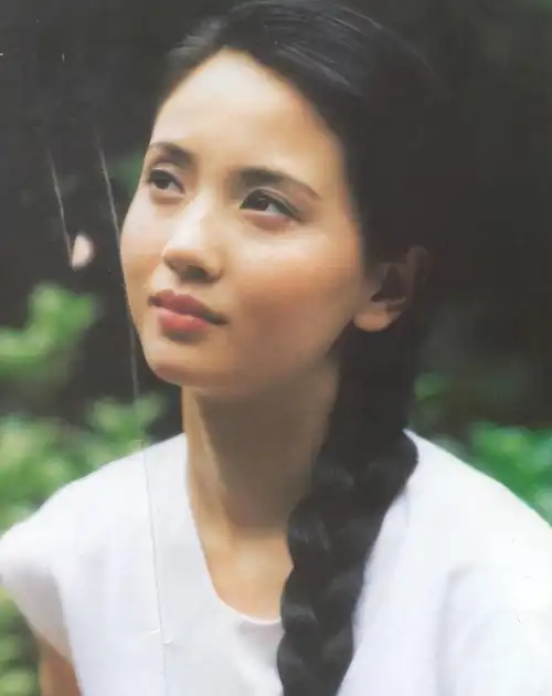 陶慧敏年轻,没有太强的意志,听到母亲的反对,放弃了这个想法.