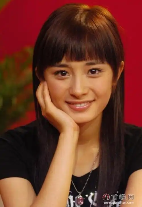 杨幂没有整容前什么样子?